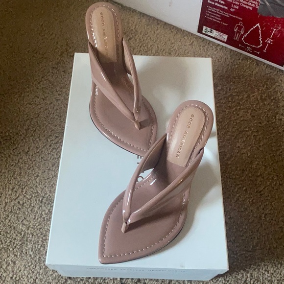 Good American Shoes - Like New - Good American Nude Pink Pointed Toe Thong Sandals